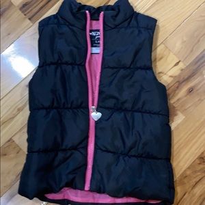 Girls black puffer vest
